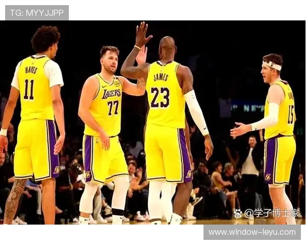 湖人连胜势头强劲联盟格局再起波澜引发季后赛前景热议球迷广泛关注 湖人连胜势头强劲联盟格局再起波澜引发季后赛前景热议球迷广泛关注