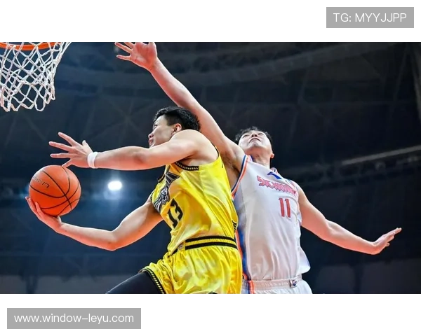 CBA季后赛激烈对决爆冷连连球迷热议赛场风云变幻