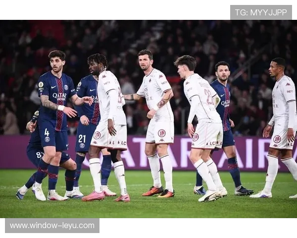 西汉姆联俱乐部最新动态及赛季战绩全面分析