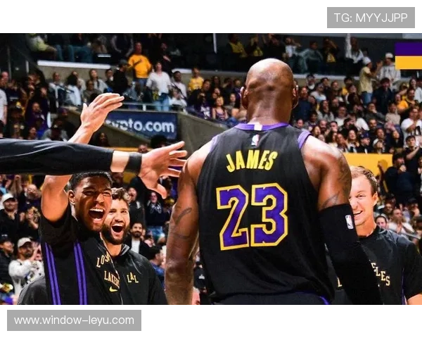 季后赛鏖战升级湖人勇士双雄对决引爆NBA今日焦点